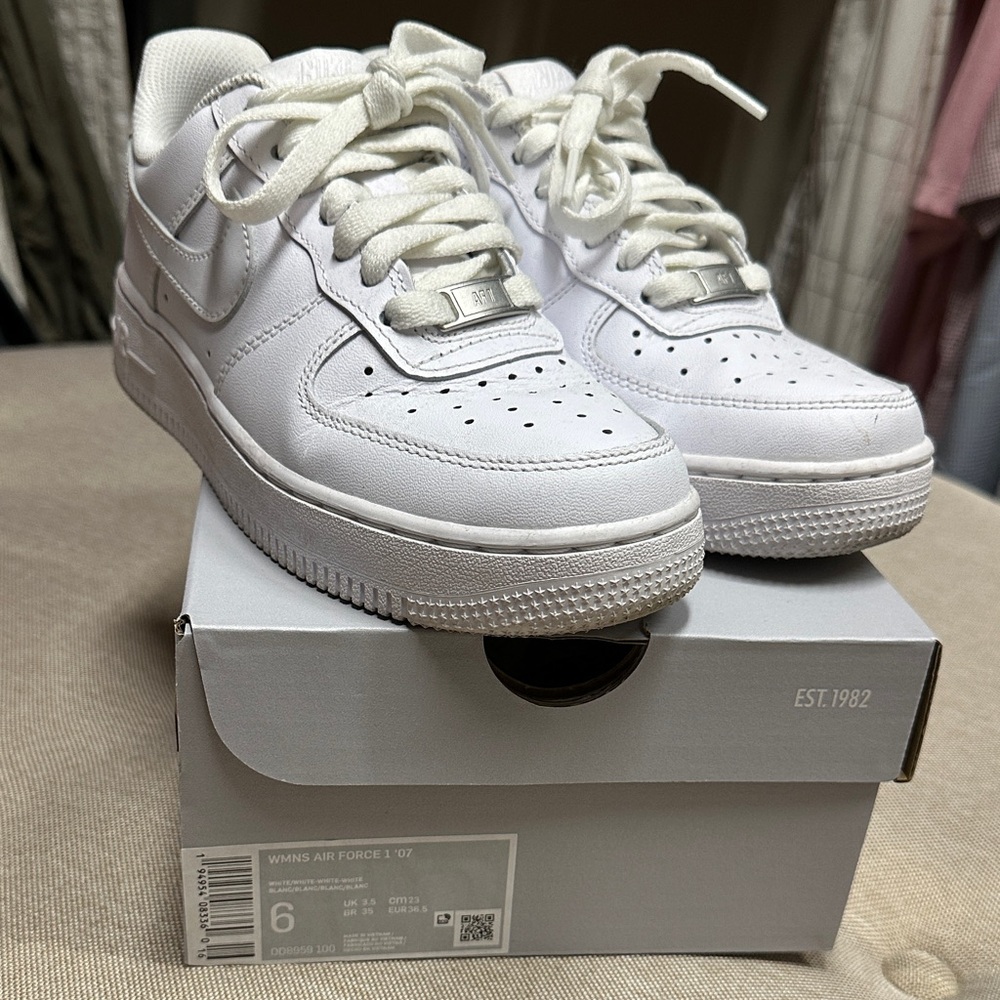 Womens Nike Air Force 1 White Sneakers Size 6